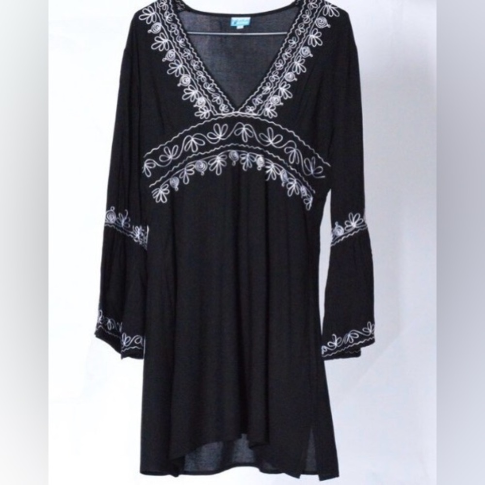 Soaked Embroidered Women’s Cover Up Swim Dress Black White 80’s Boho V-Neck